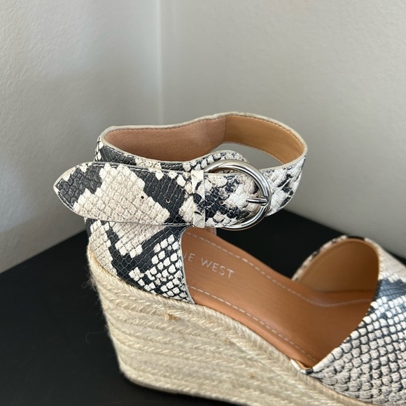 Nine West Women's Snakeskin Wedge Sandals Size 9 NWOT - Picture 7 of 9